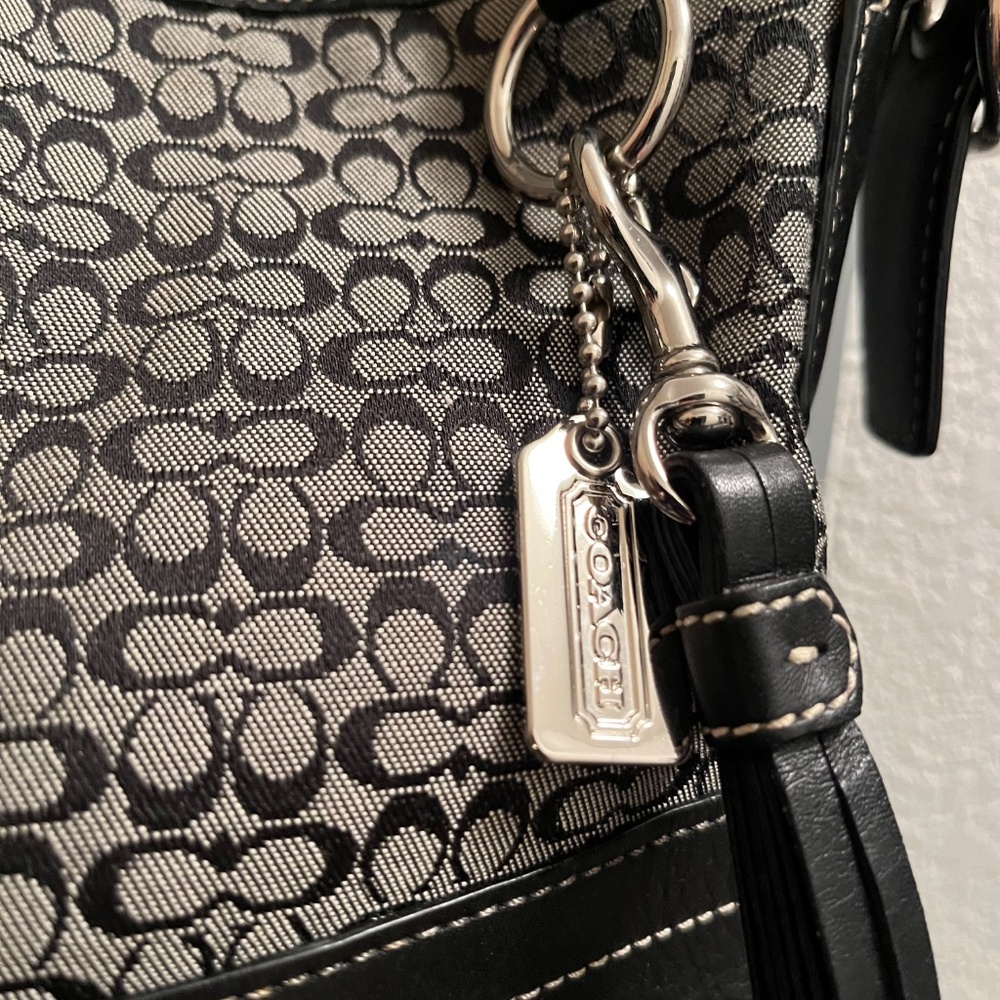 Coach G065-F10418 black Signature Jacquard with Smooth Leather - Picture 3 of 10